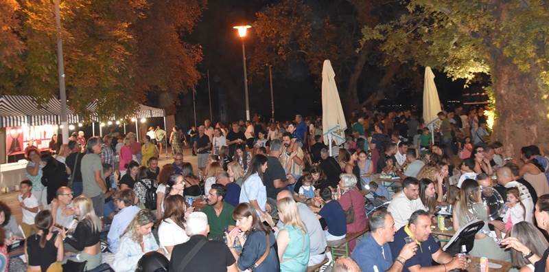 Έθεσε τον πήχη πολύ ψηλά: Με απόλυτη επιτυχία ολοκληρώθηκε το Naoussa Street Food Festival-Wine Edition 2025